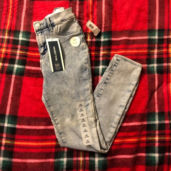 Acid Washed Jeans - Picture 2 of 5